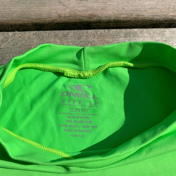 💜 O'Neill Kids' Neon Green Short-Sleeve Rash Guard - Slim Fit - Size 16 - Picture 3 of 6